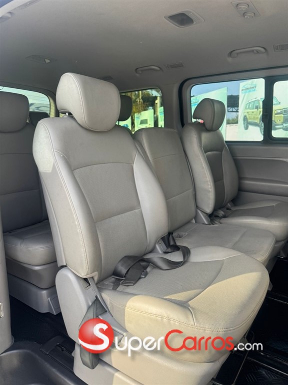 2017 Hyundai Starex — foto 8 / 10