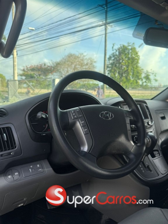 2017 Hyundai Starex — foto 9 / 10