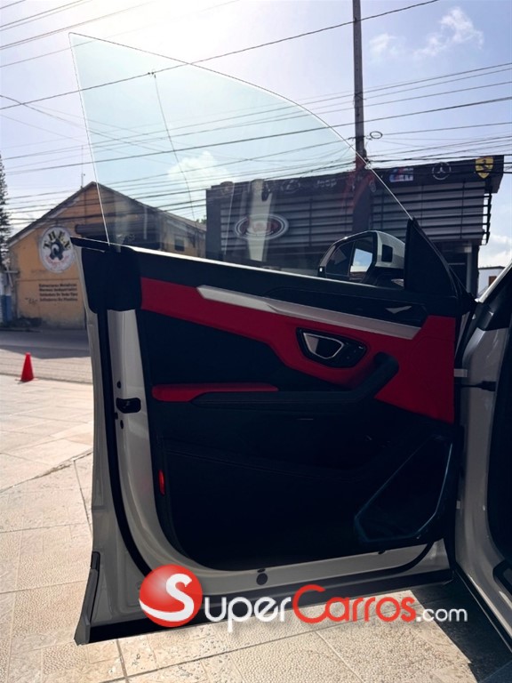 2022 Lamborghini Urus — foto 5 / 10