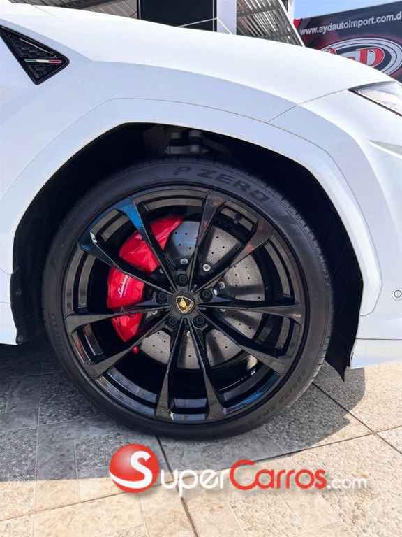 2022 Lamborghini Urus — foto 6 / 10
