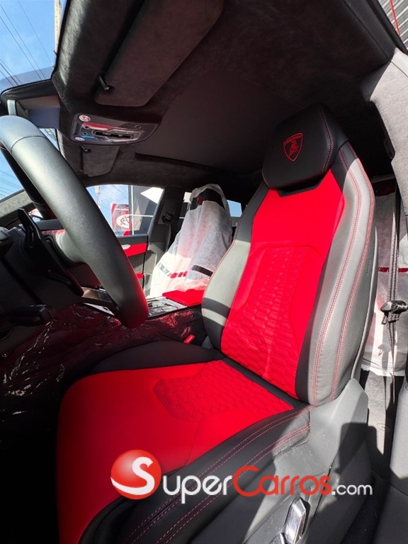 2022 Lamborghini Urus — foto 8 / 10