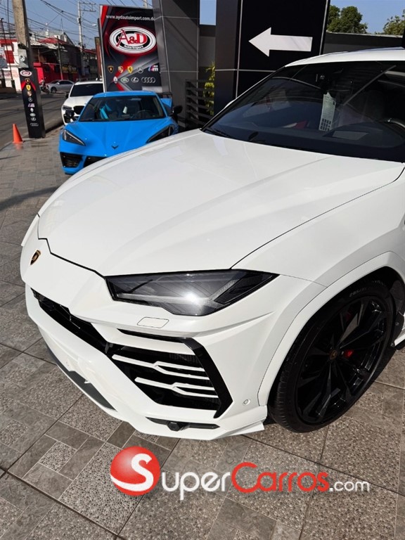 2022 Lamborghini Urus — foto 9 / 10