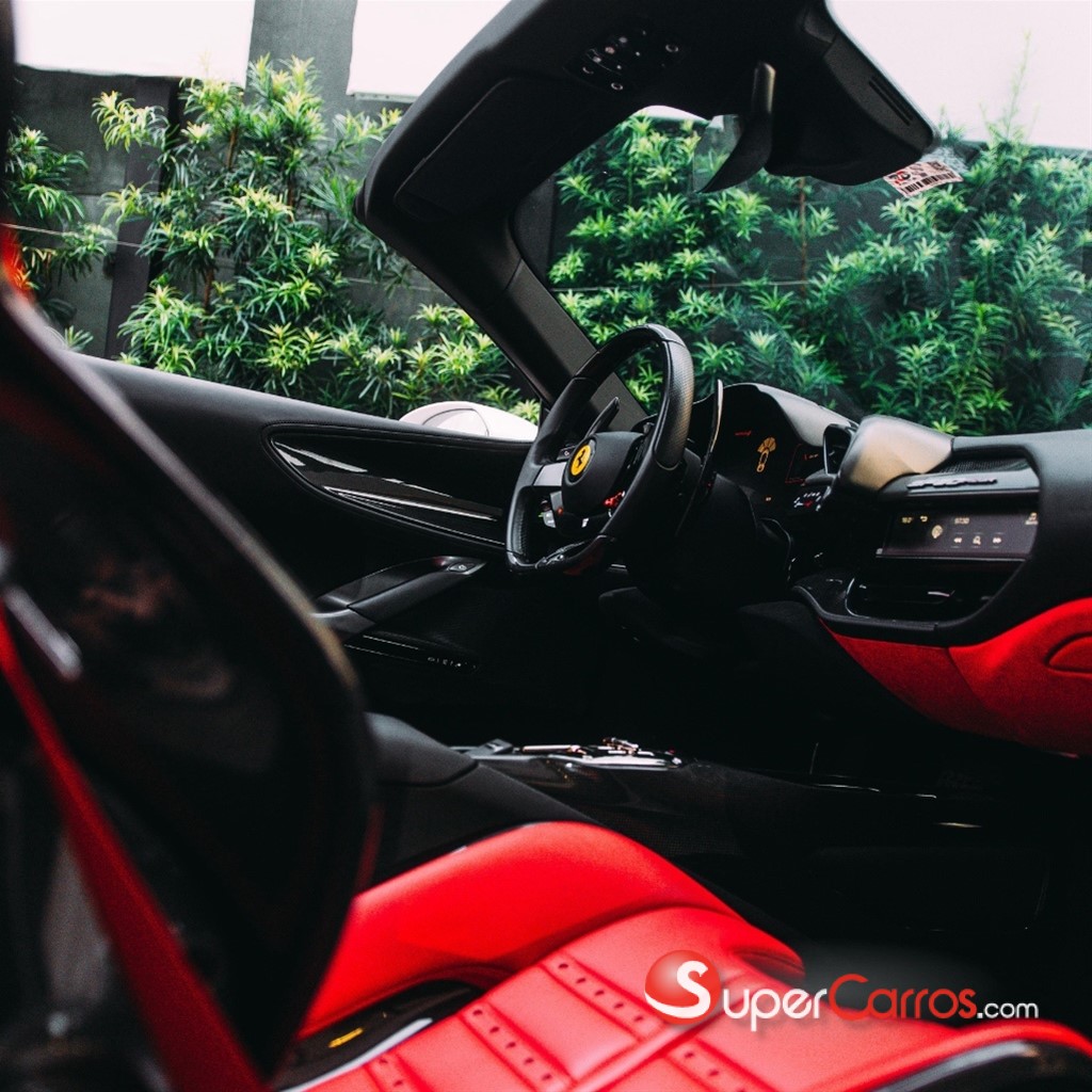2023 Ferrari SF90 Spider — foto 8 / 12