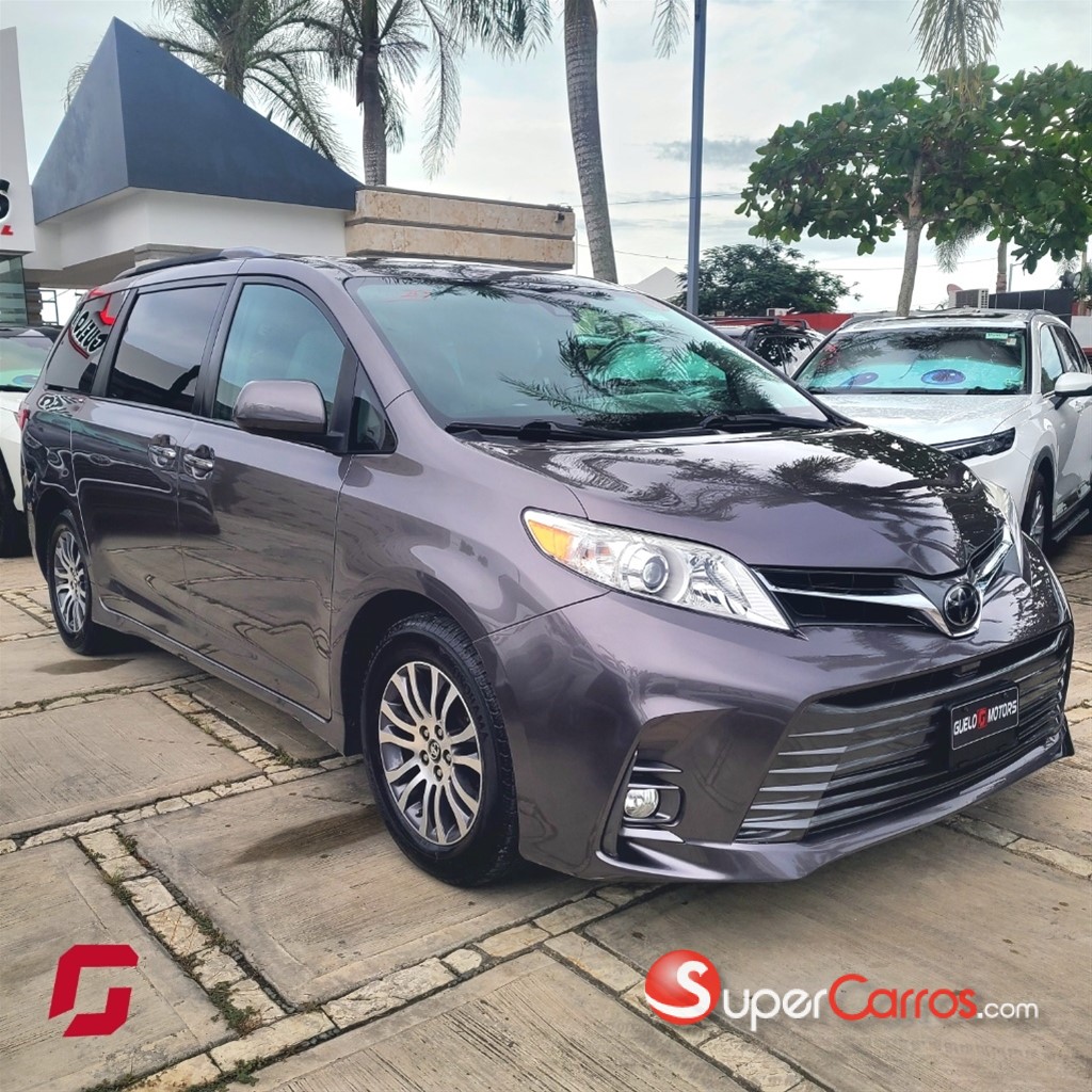 2020 Toyota Sienna XLE