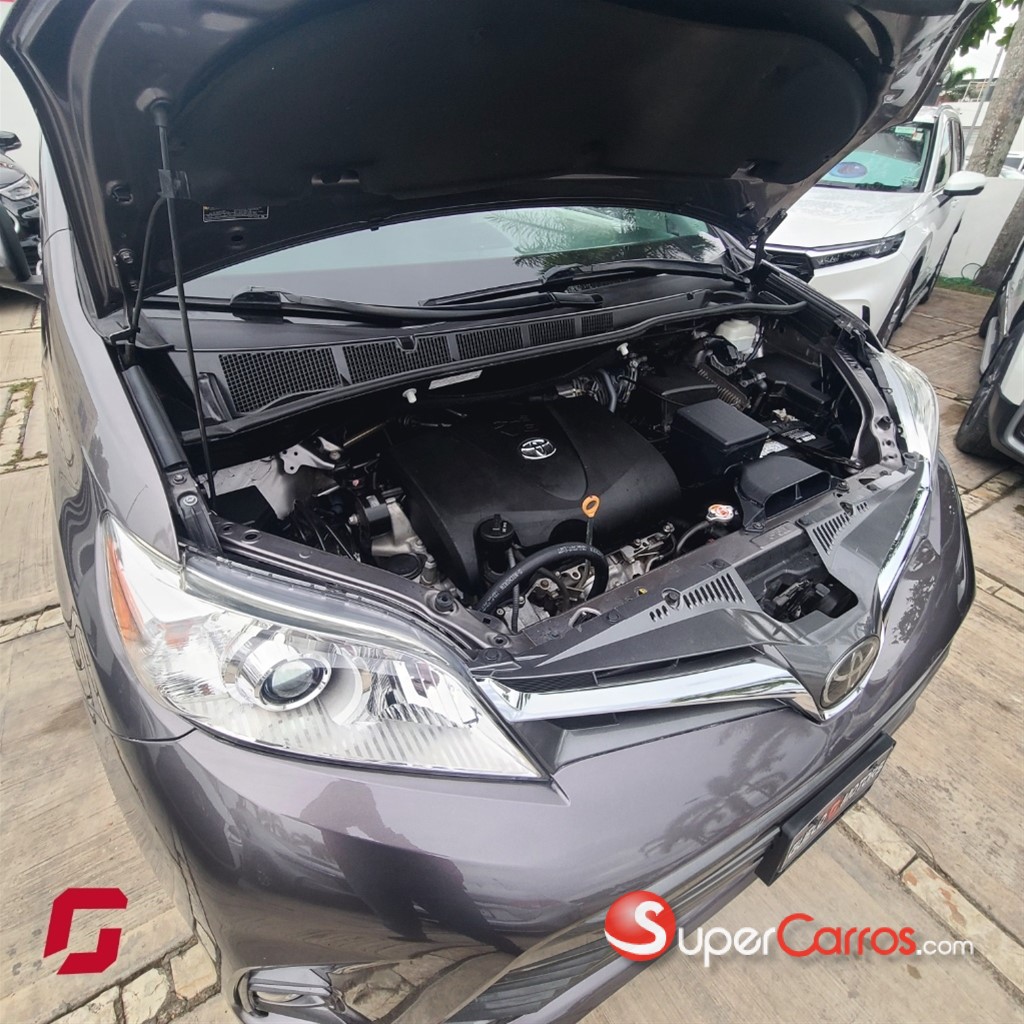 2020 Toyota Sienna XLE — foto 2 / 10