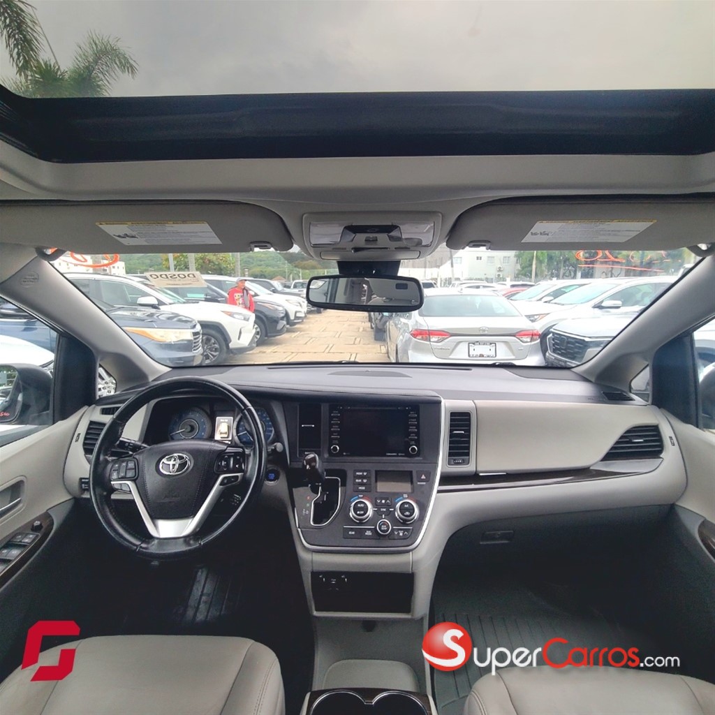 2020 Toyota Sienna XLE — foto 4 / 10