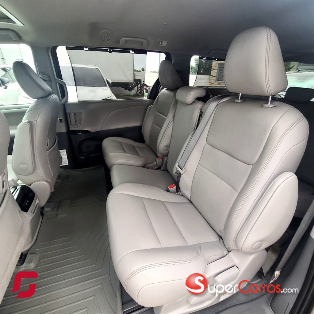 2020 Toyota Sienna XLE — foto 5 / 10