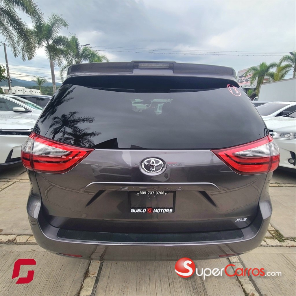 2020 Toyota Sienna XLE — foto 7 / 10