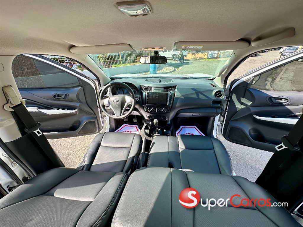 2021 Nissan Frontier — foto 2 / 12