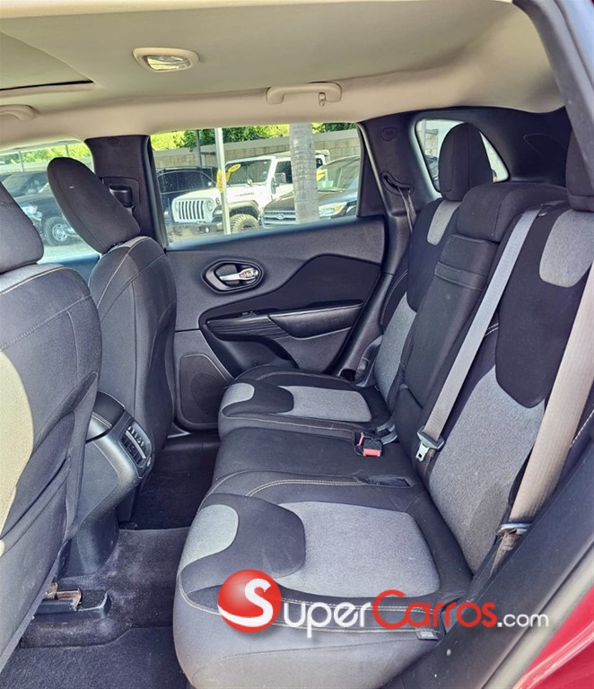2016 Jeep Cherokee Latitude — foto 9 / 11