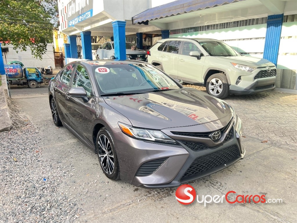 2020 Toyota Camry SE