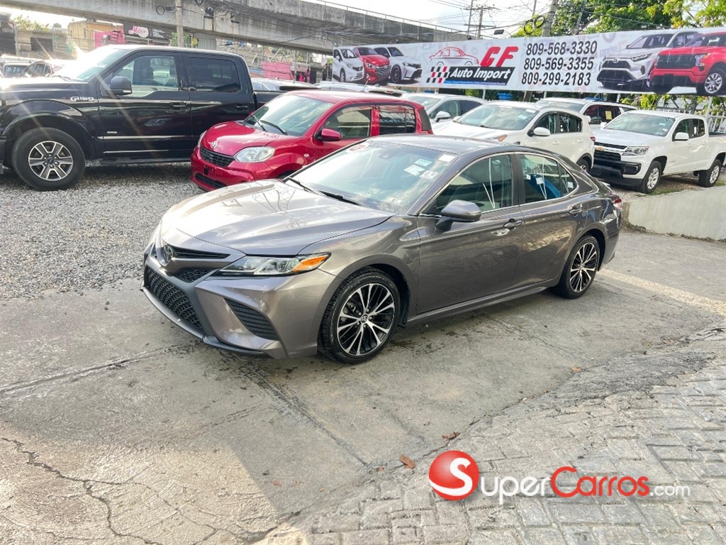 2020 Toyota Camry SE — foto 2 / 9