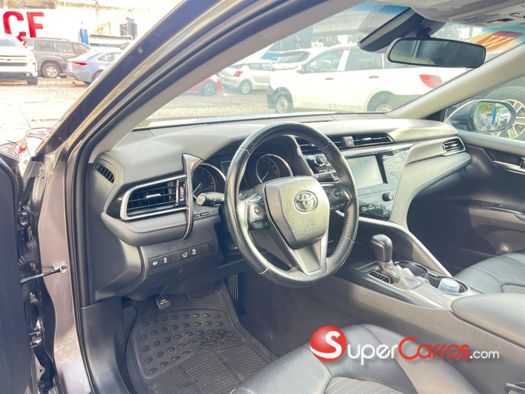 2020 Toyota Camry SE — foto 5 / 9