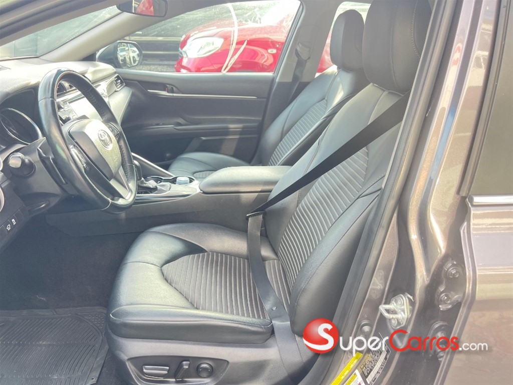 2020 Toyota Camry SE — foto 6 / 9