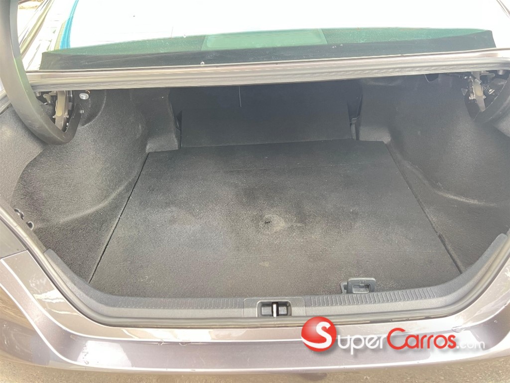 2020 Toyota Camry SE — foto 7 / 9