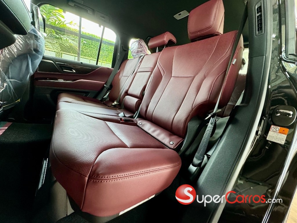 2026 Lexus LX 700 H Urban — foto 6 / 12