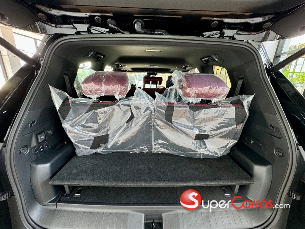 2026 Lexus LX 700 H Urban — foto 8 / 12