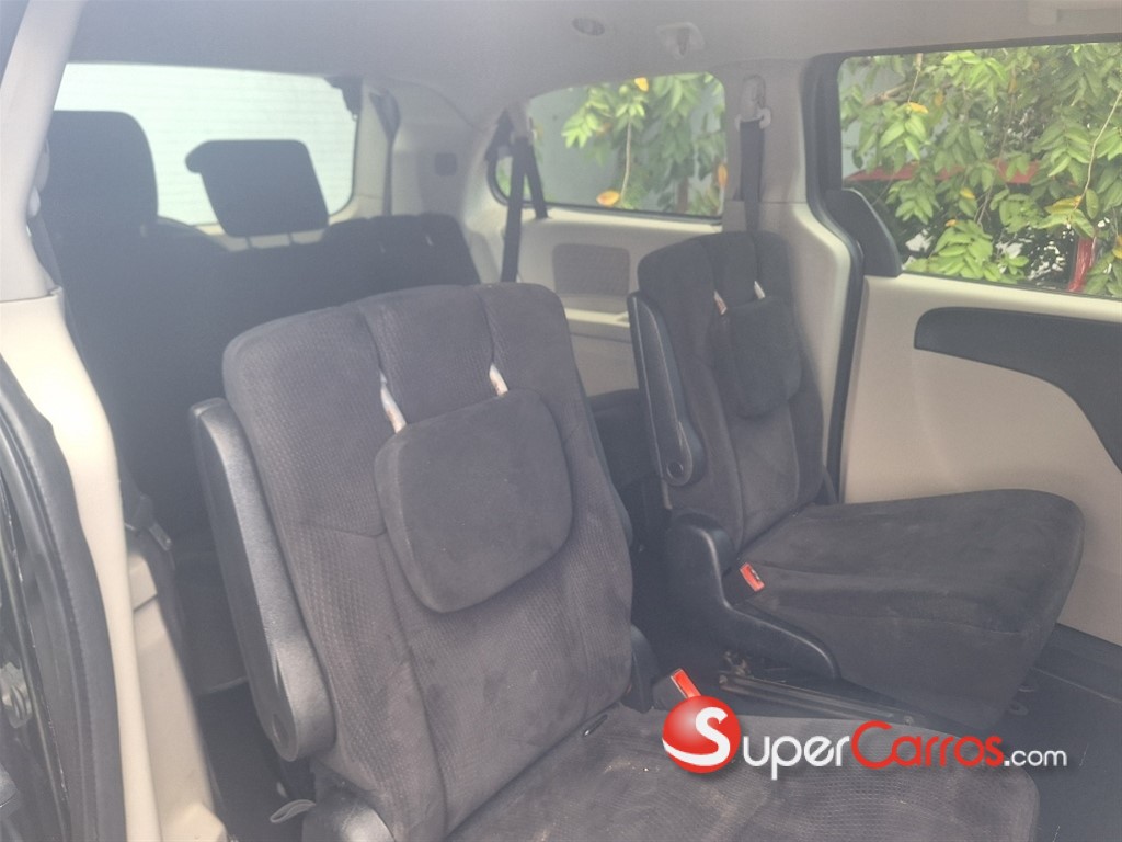 2015 Dodge Caravan SXT — foto 6 / 8