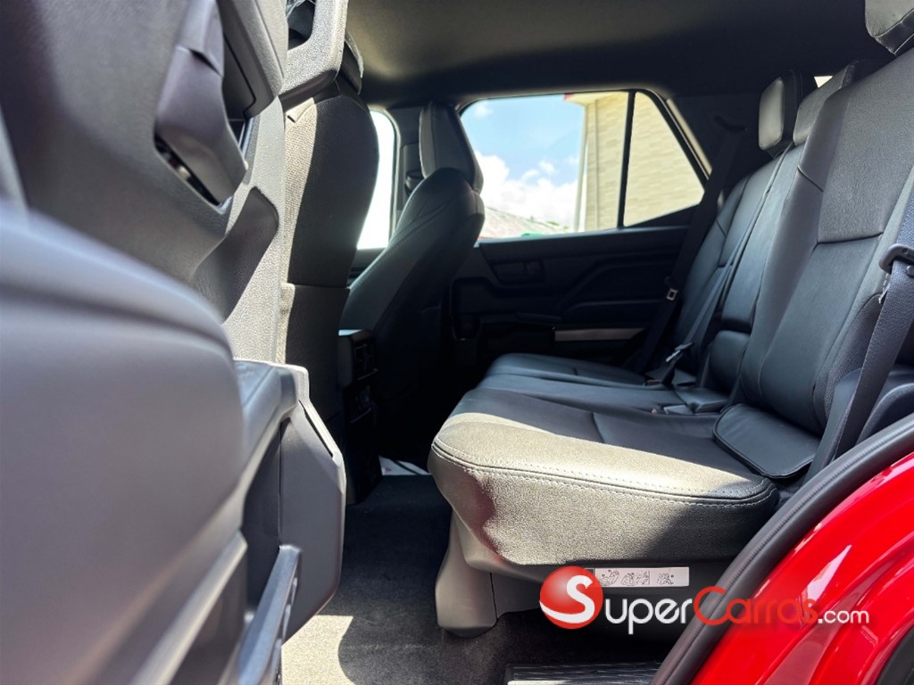 2026 Toyota 4 Runner SR5 — foto 4 / 9