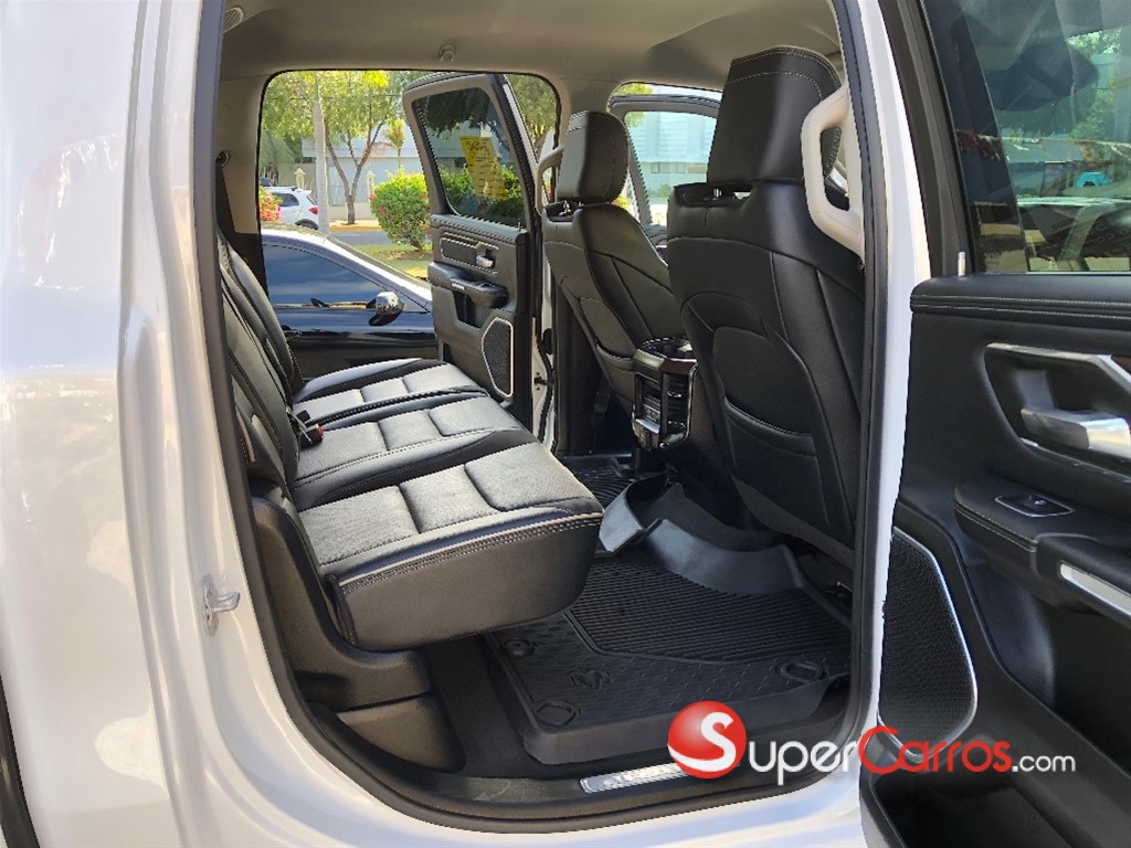 2020 Dodge Ram Laramie — foto 5 / 11