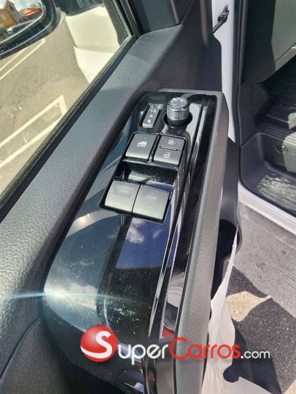 2025 Toyota Hiace GLX — foto 4 / 11