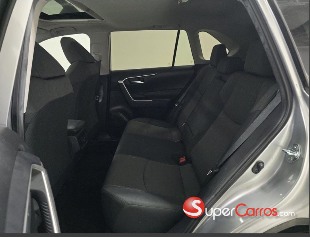 2021 Toyota RAV4 XLE — foto 6 / 12