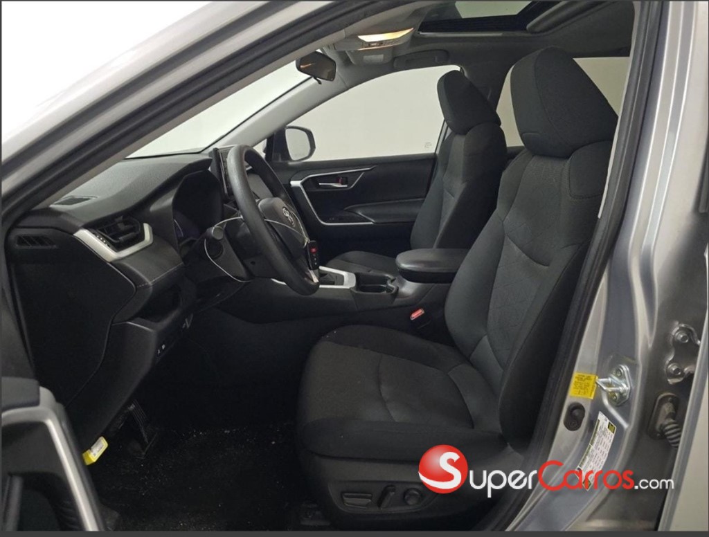2021 Toyota RAV4 XLE — foto 7 / 12