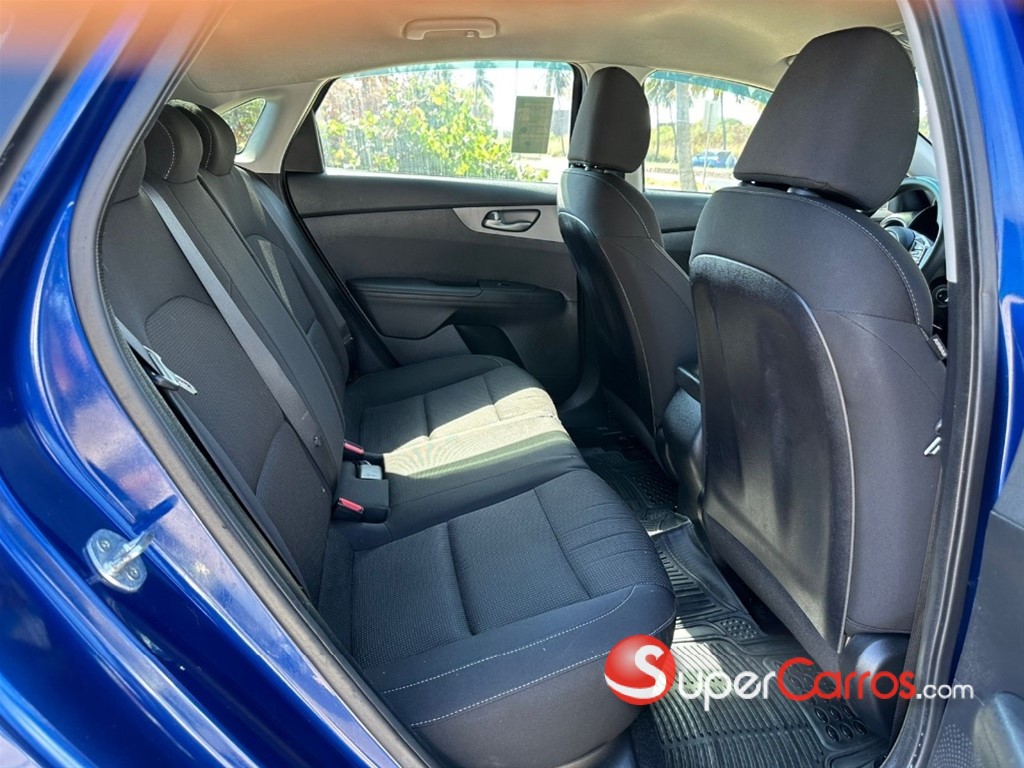 2020 Kia Forte LXS — foto 8 / 10