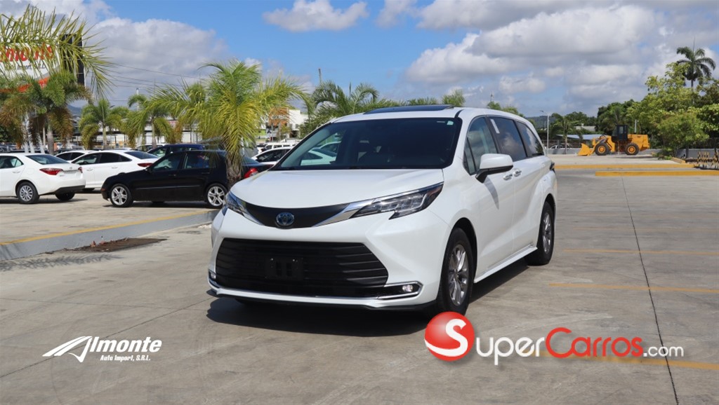 2023 Toyota Sienna XLE