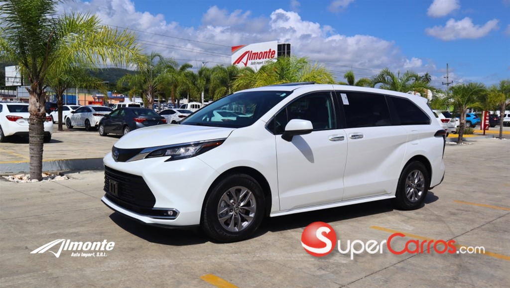 2023 Toyota Sienna XLE — foto 2 / 12