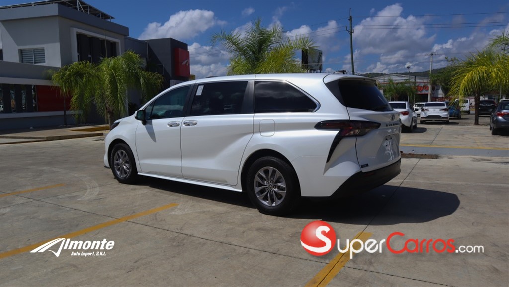 2023 Toyota Sienna XLE — foto 3 / 12