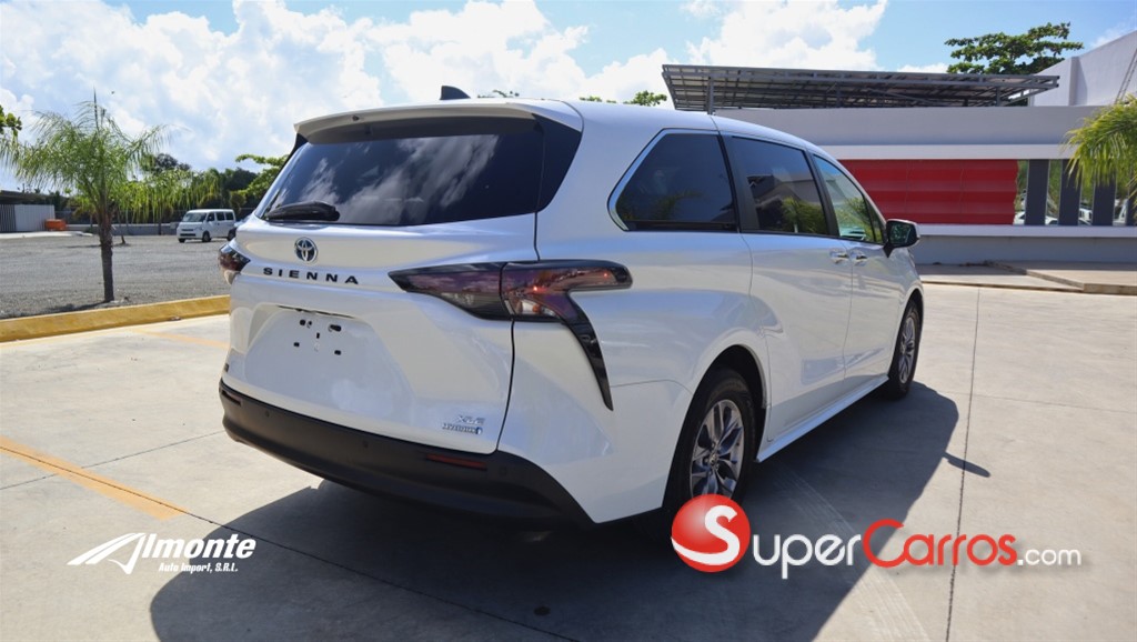 2023 Toyota Sienna XLE — foto 4 / 12