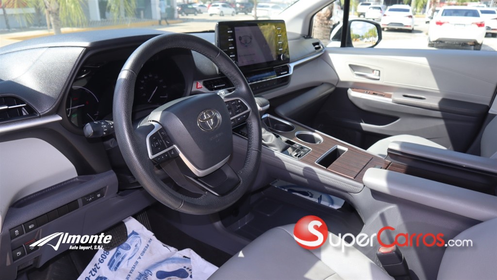 2023 Toyota Sienna XLE — foto 8 / 12