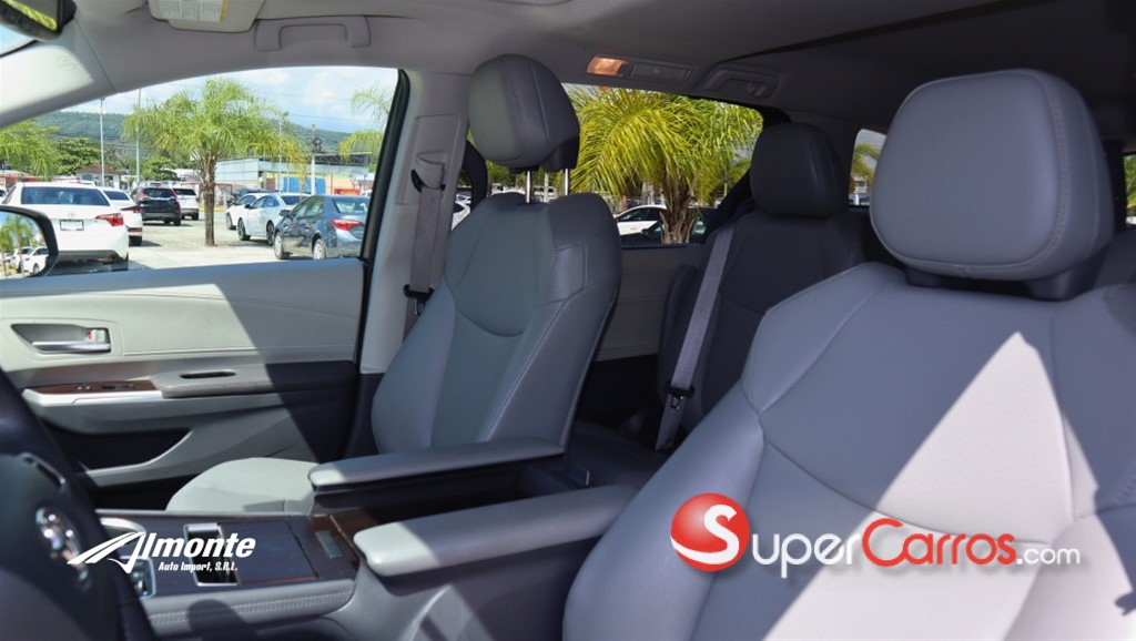 2023 Toyota Sienna XLE — foto 9 / 12
