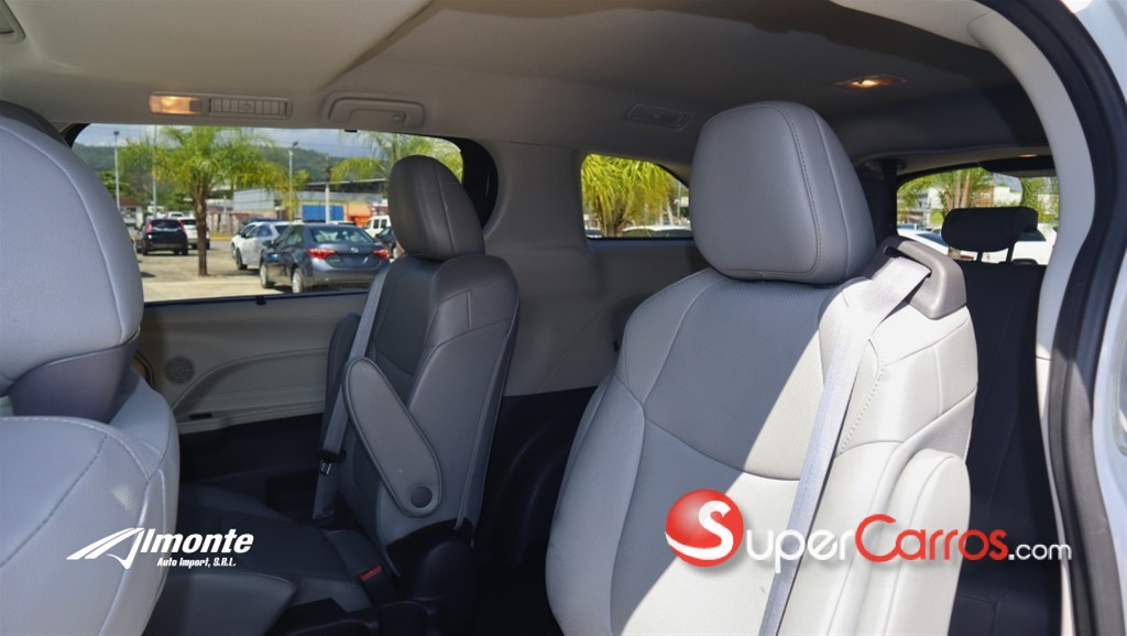 2023 Toyota Sienna XLE — foto 10 / 12