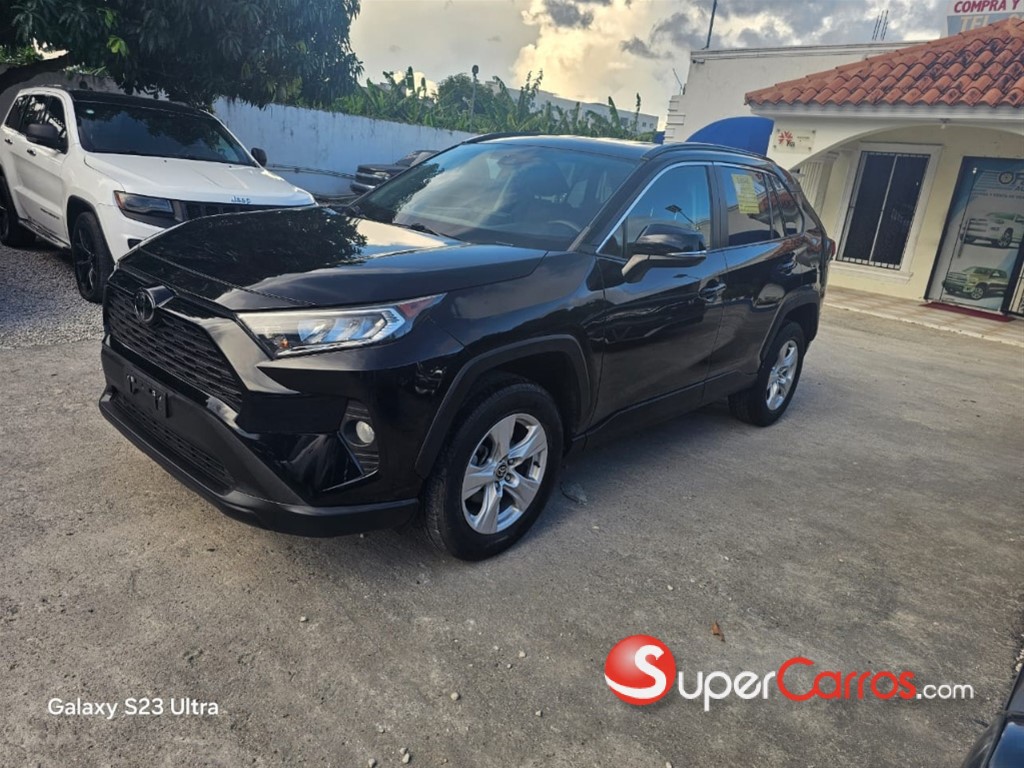 2021 Toyota RAV4 XLE — foto 2 / 11