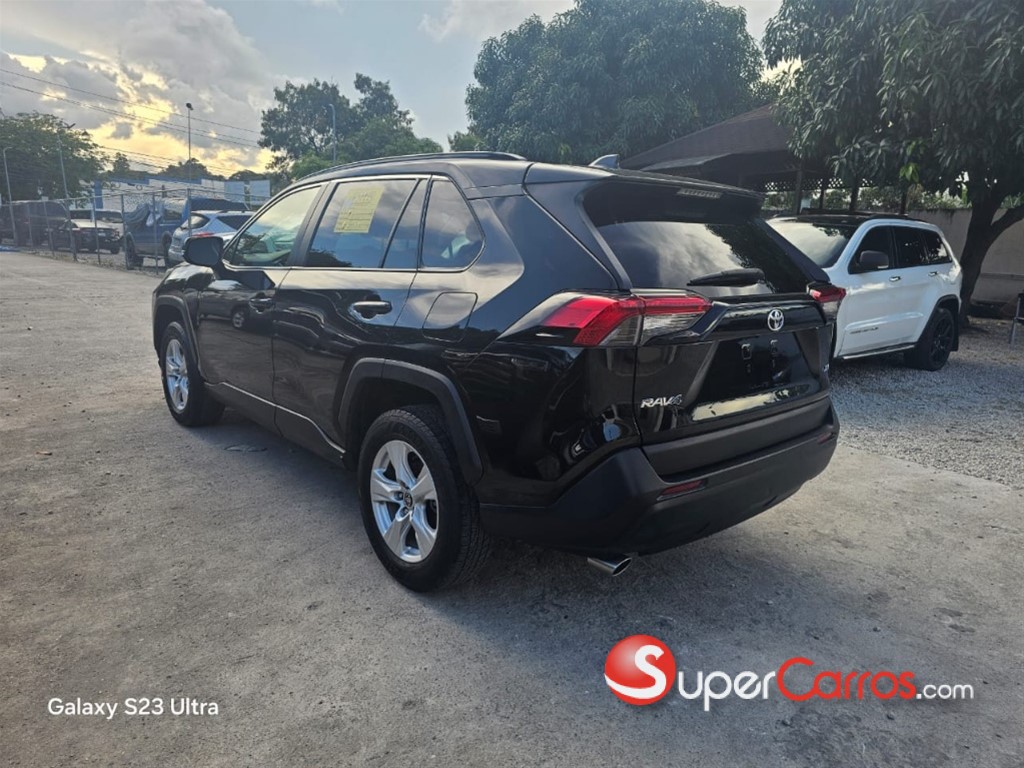 2021 Toyota RAV4 XLE — foto 4 / 11