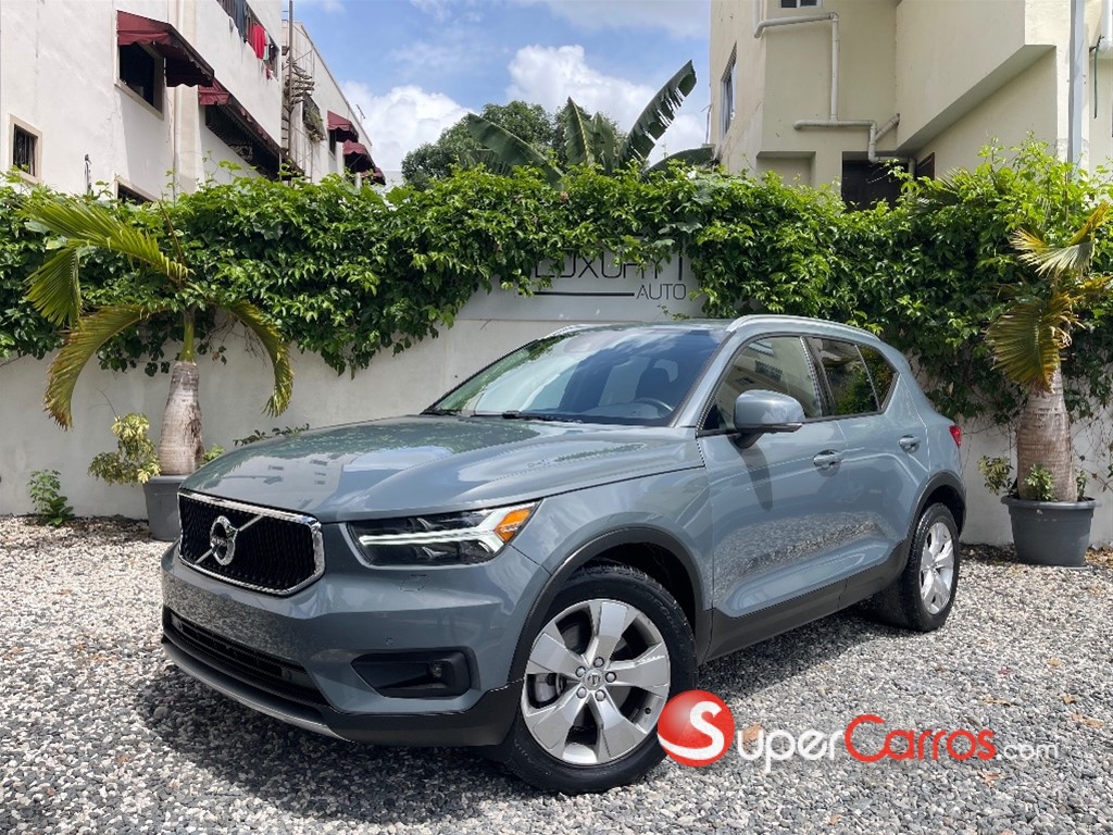 2021 Volvo XC40 Momentum