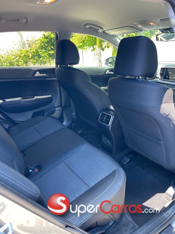 2020 Kia Sportage LX — foto 8 / 10