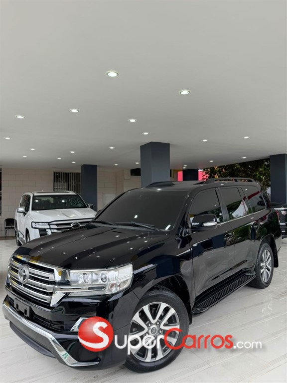 2017 Toyota Land Cruiser VX — foto 2 / 4