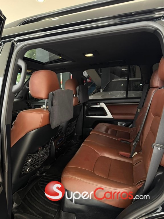 2017 Toyota Land Cruiser VX — foto 4 / 4
