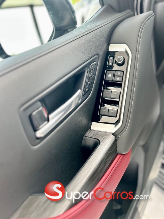 2026 Toyota Land Cruiser VXR — foto 9 / 11