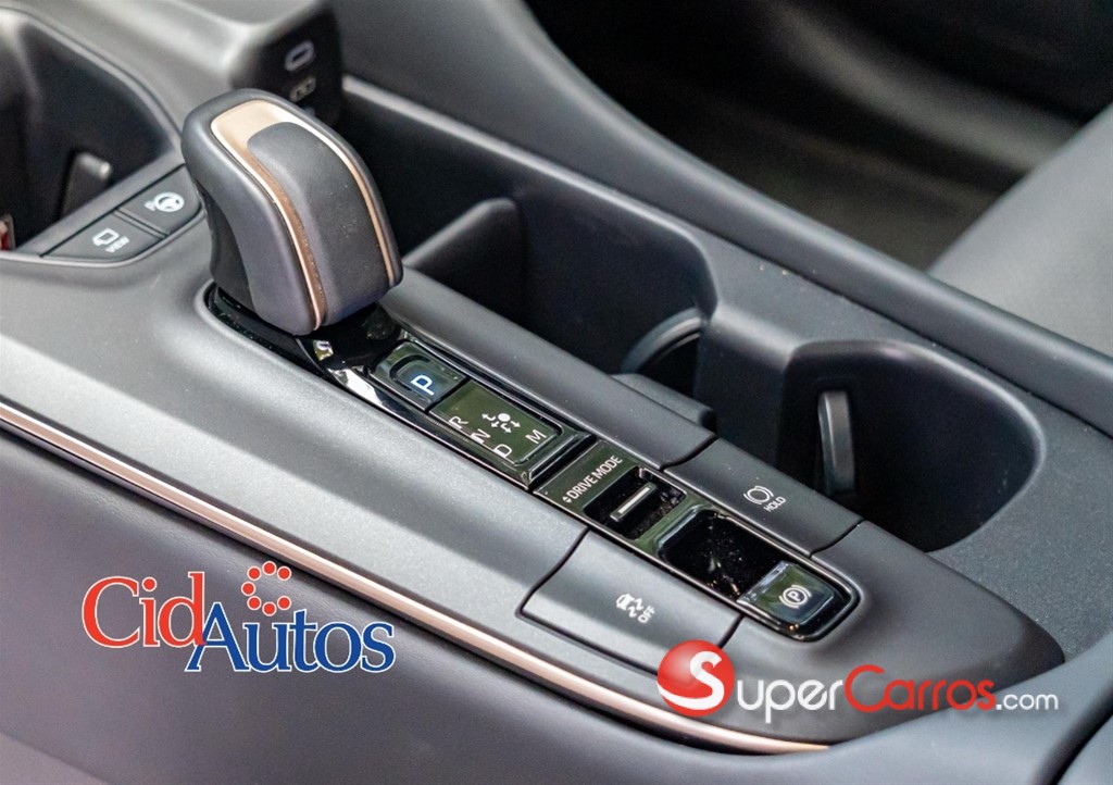2025 Toyota Crown — foto 8 / 12