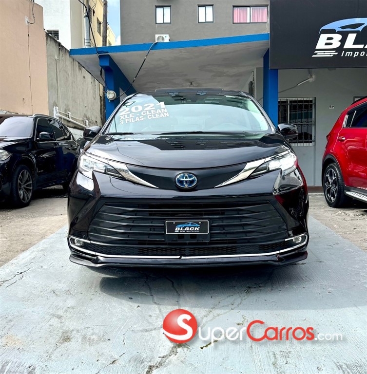 2021 Toyota Sienna XLE — foto 2 / 12