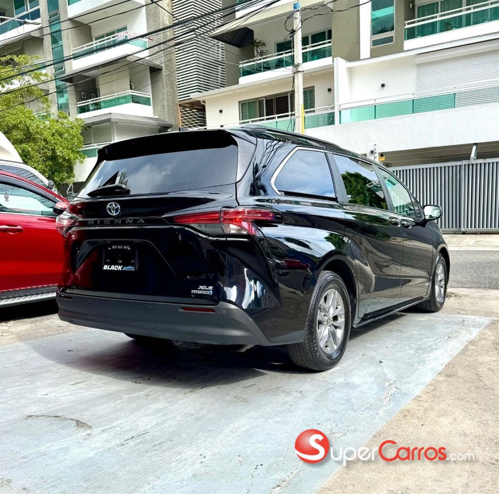 2021 Toyota Sienna XLE — foto 3 / 12