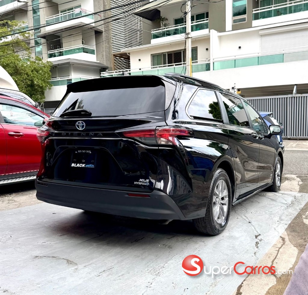 2021 Toyota Sienna XLE — foto 6 / 12