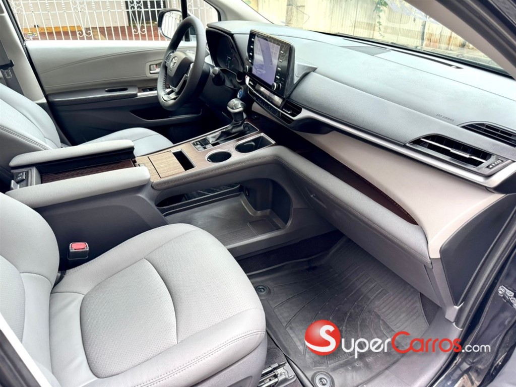 2021 Toyota Sienna XLE — foto 8 / 12