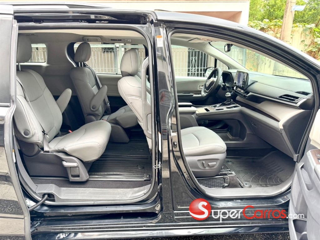 2021 Toyota Sienna XLE — foto 9 / 12