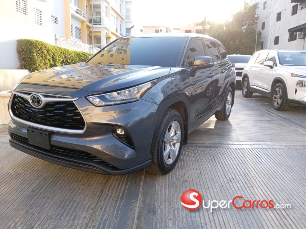 2020 Toyota Highlander LE — foto 3 / 8