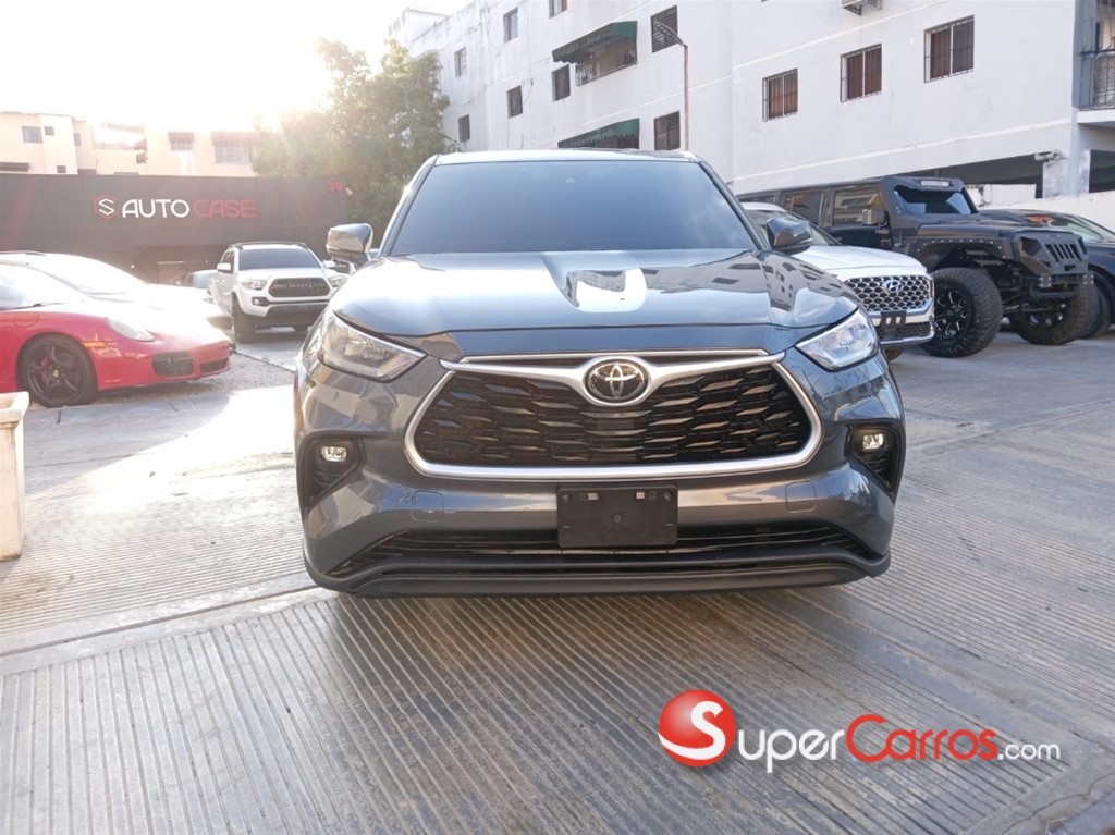 2020 Toyota Highlander LE — foto 4 / 8